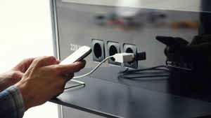 मंदी के दौर में कहीं फ्रॉड में न फंस जाएं आप, भूल कर भी ने करें ये काम