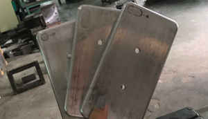 Apple iPhone 9 లో  5.28 ఇంచెస్ మరియు , 6.46  ఇంచెస్ డిస్ప్లే  కలదు.