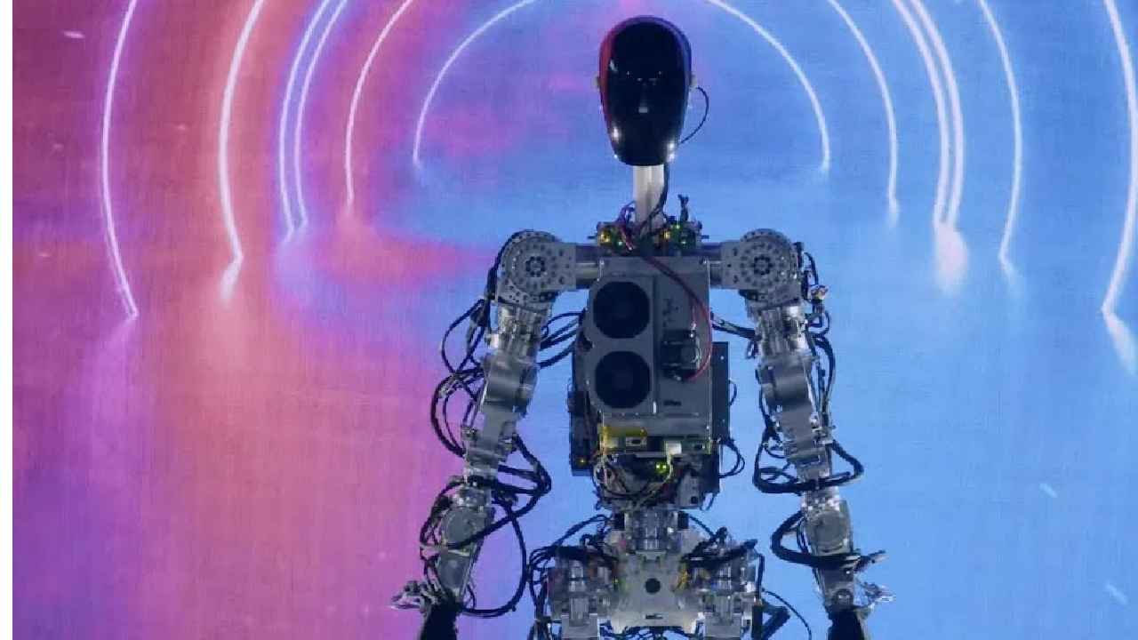 एलन मस्क ने टेस्ला ह्यूमनॉइड रोबोट पेश किया, 20 हजार डॉलर तक हो सकती है कीमत