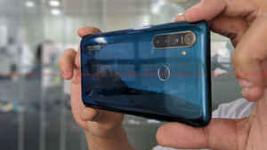 तीन से अधिक कैमरा मिलते हैं इन फोंस में