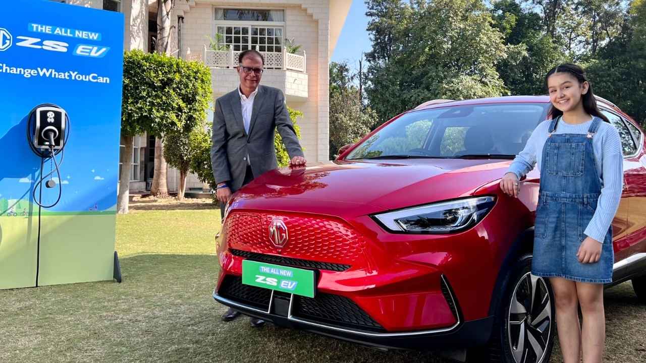 MG ने लॉन्च कर दी अपनी ZS EV 2022, देखें क्या है रेंज, कीमत और कैसे हैं फीचर