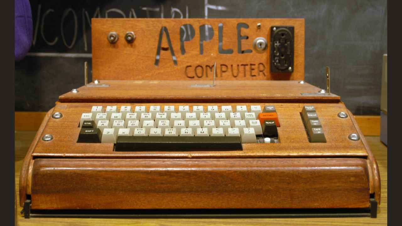 Original Apple-1 computer has been sold at an auction for $400,000