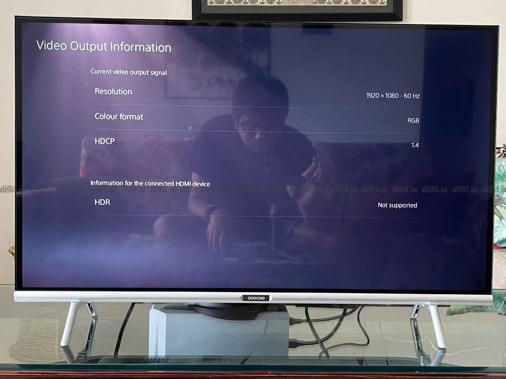 PS5 connected to the Coocaa 32-inch TV. 