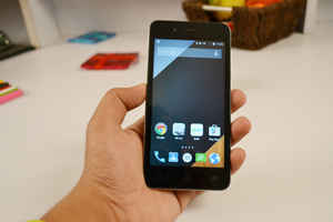 ಭಾರತದಲ್ಲಿ ಕೇವಲ 7000/- ರೂನಲ್ಲಿ ಲಭ್ಯವಿರುವ 14 ಅದ್ದೂರಿ ಸ್ಮಾರ್ಟ್ಫೋನ್ಗಳು!!