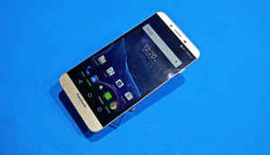 पैनासोनिक एलुगा नोट: इन पिक्चर्स