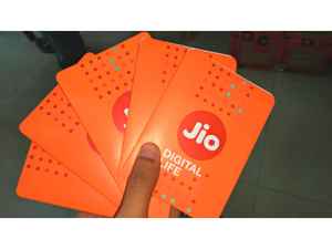 Reliance Jio-র সেরা 12 প্রিপেইড প্ল্যান, আনলিমিটেড কল, হাই-স্পিড ডেটা সঙ্গে একগুচ্ছ অফার