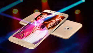 13MP’র ফ্রন্ট ফেসিং ক্যামেরা যুক্ত ভারতের সেরা ফোন যার দাম Rs. 20,000