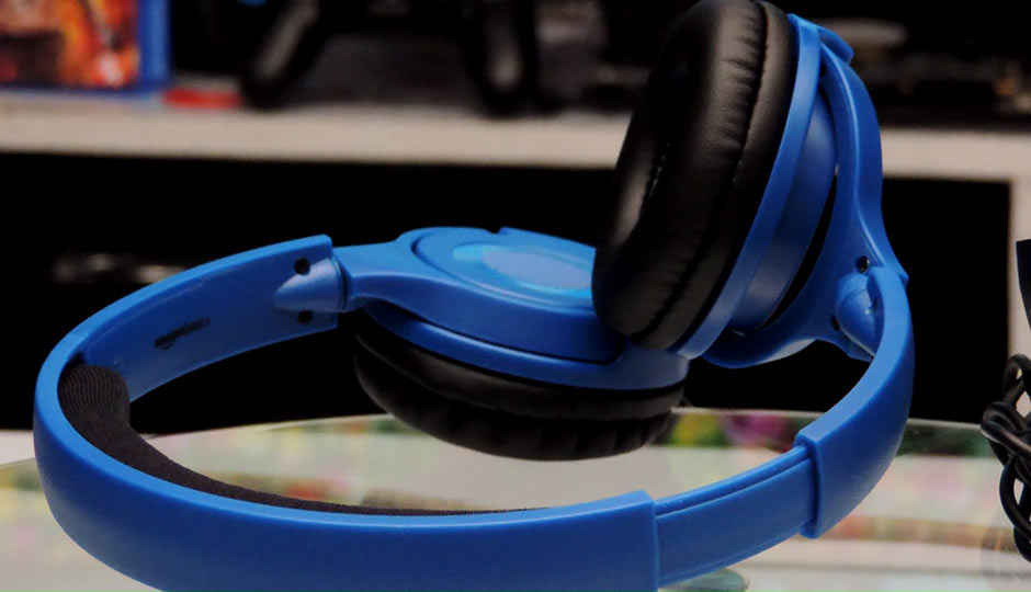 amazonbasics in ear headphones