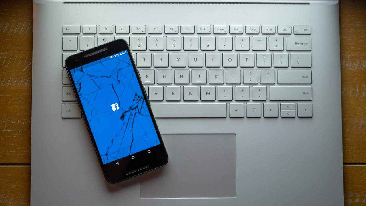 अब नॉन-फेसबुक यूजर्स मोबाइल पर उठा सकते हैं लाइव स्ट्रीमिंग का आनंद