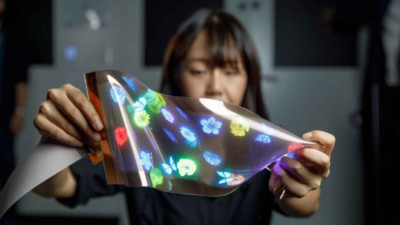 LG shows off a stretchable display that expands from 12-inch to 14-inch: How it works