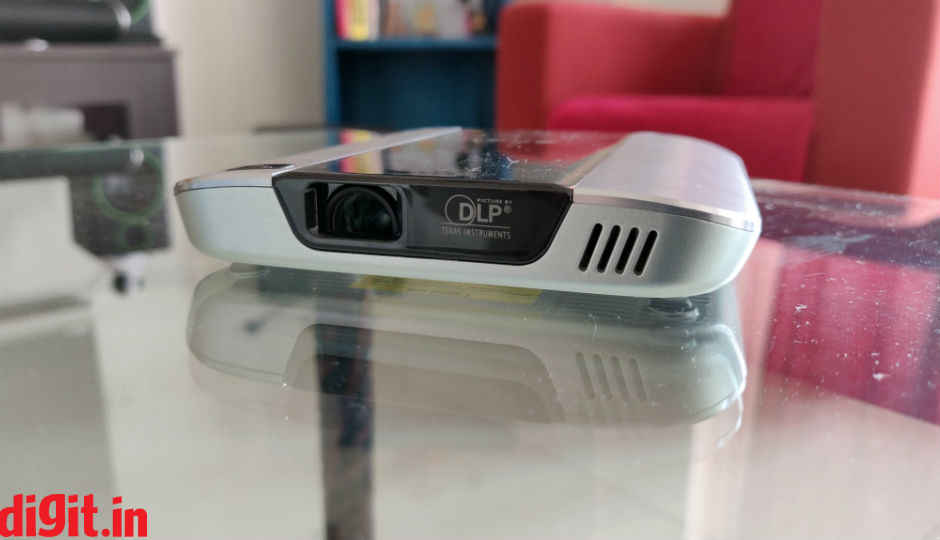 Rayo i5 mini projector review: A projector that fits in your pocket