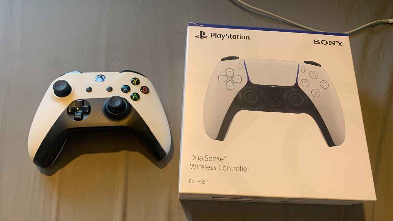 Gamer orders DualSense Controller on eBay, gets PS5-themed Xbox controller instead