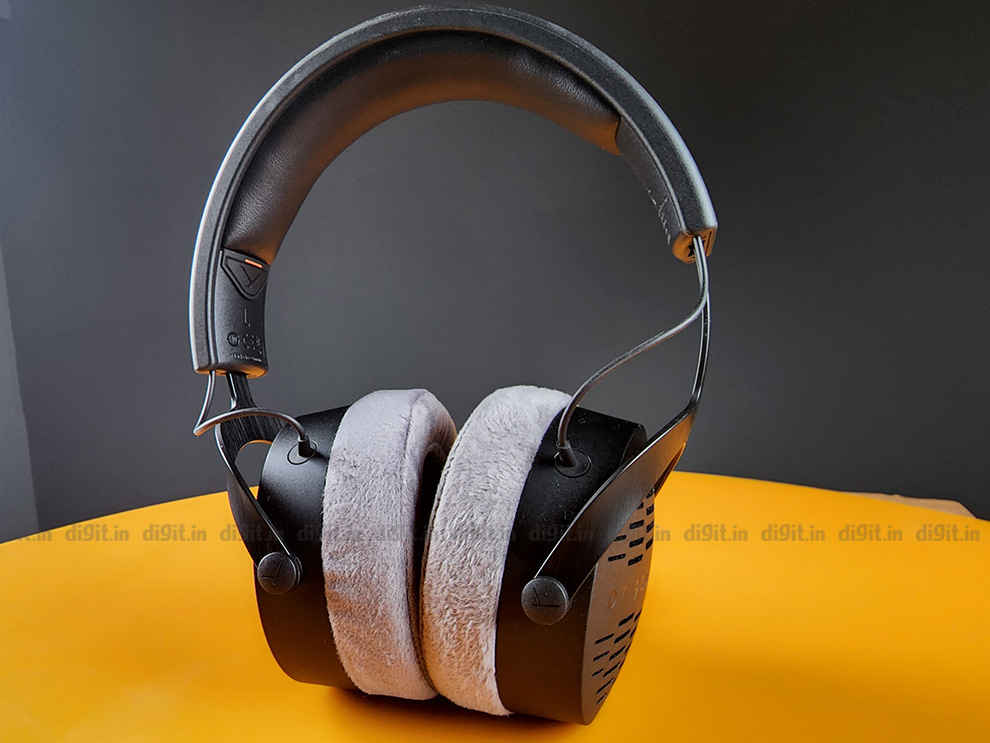 Beyerdynamic DT 900 Pro X Review: Build and design