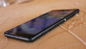 సోనీ ఎక్స్పిరియా c4: ఫస్ట్ లుక్స్