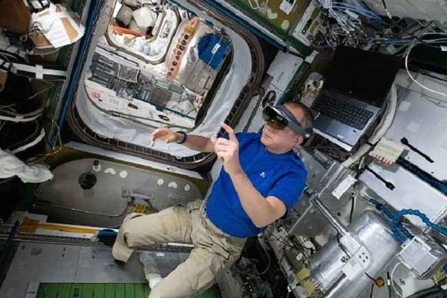 NASA astronauts using AR tech