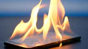 ஸ்மார்ட்போன் தீ பிடிப்பதற்கு 10 இந்த சப்ப விஷயம் தான் காரணம்.