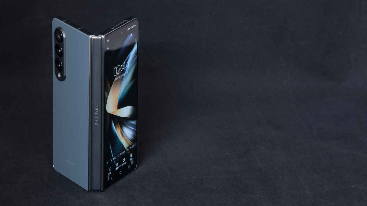 कोई भी महंगा Foldable Smartphone खरीदने से पहले नोट कर लें ये 5 बातें, कहीं पछताना न पड़ जाए