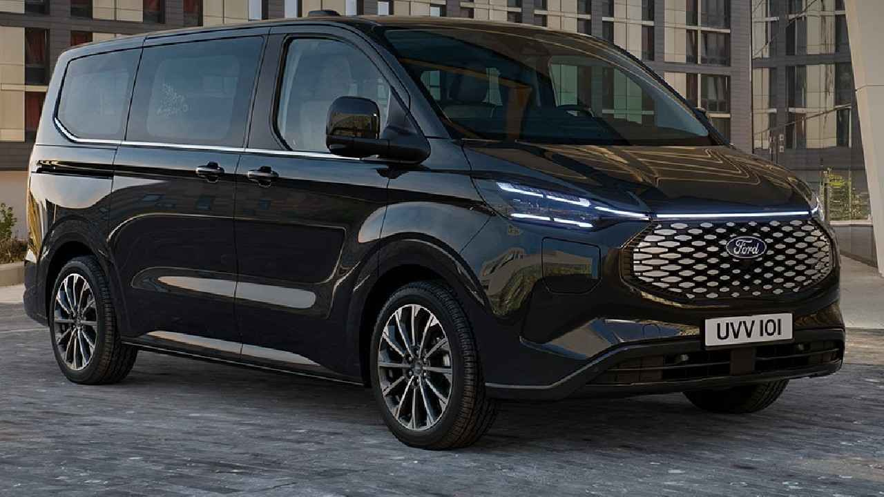 Ford E-Tourneo எலக்ட்ரிக் மினிவேன் 370 கிமீ ரேஞ்சில் ஒற்றை சார்ஜில் அறிமுகப்படுத்தப்பட்டது.