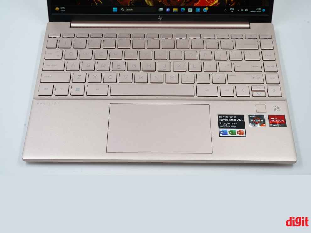 HP Pavilion Aero 13 Review - Mousepad and Keyboard