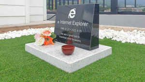 Internet Explorer के बंद होने पर आए ये 30 फनी रिएक्शन, आपको कौन सा पसंद?