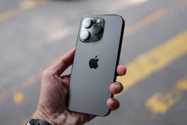 iPhone 15 delay this year reason details 2023