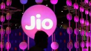 युजर्सची तर मज्जाच मजा! Jio, Airtel आणि Vi च्या अप्रतिम प्लॅन्सची यादी, किंमत 300 रुपयांपेक्षा कमी