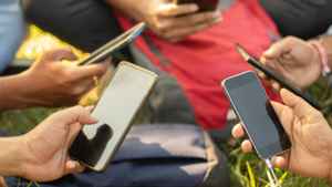 Jio postpaid plans: डेटा बेनिफिट्ससह मिळतील OTT सब्स्क्रिप्शन्स, बघुयात किंमत