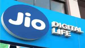 युजर्सची तर मज्जाच मजा! Jio, Airtel आणि Vi च्या अप्रतिम प्लॅन्सची यादी, किंमत 300 रुपयांपेक्षा कमी