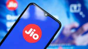 Jio Recharge Plans: റീചാർജിങ്ങിന് അധികം പണം ചെലവാക്കേണ്ട, ഈ പ്ലാനുകൾ മതി!