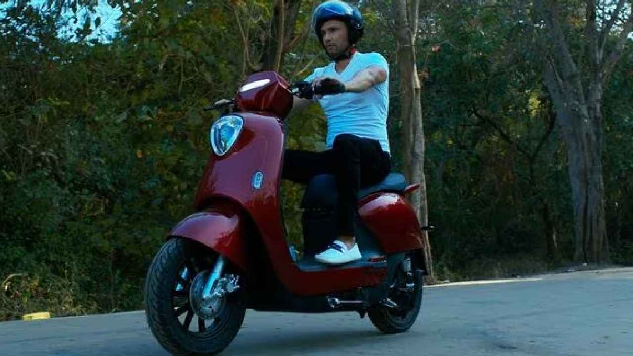 বিশ্বের প্রথম Self Balancing Electric Scooter আসছে দেশে, এটির দাম 90,000 টাকা