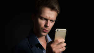 మీకు తెలియకుండా మీ ఫోన్ మీ పైనే నిఘా పెడుతుందని డౌటా..ఇలా చెక్ చేయండి.!