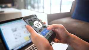 ஸ்மார்ட்போனுக்கு அடிமையாகும் மக்கள் இதில் நன்மை தீமை அறிவீர்களா ?