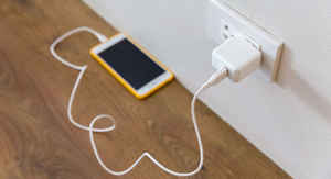 ನಿಮ್ಮ ಫೋನ್ ಚಾರ್ಜರ್ ಅಸಲಿನಾ? ನಕಲಿನಾ? ಫೋನ್ ಸ್ಟೋಟಗೊಳ್ಳುವ ಮೊದಲು ಈ 15 ಮುನ್ನೆಚ್ಚರಿಕೆಯನ್ನು ತಿಳಿಯಿರಿ!