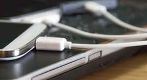 మీ స్మార్ట్ ఫోన్ బ్యాటరీని ఛార్జర్ పాడు చేస్తుందా..విషయం తెలుసుకోండి.!