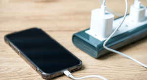 మీ స్మార్ట్ ఫోన్ బ్యాటరీని ఛార్జర్ పాడు చేస్తుందా..విషయం తెలుసుకోండి.!