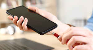 ನಿಮ್ಮ ಫೋನ್ ಚಾರ್ಜರ್ ಅಸಲಿನಾ? ನಕಲಿನಾ? ಫೋನ್ ಸ್ಟೋಟಗೊಳ್ಳುವ ಮೊದಲು ಈ 15 ಮುನ್ನೆಚ್ಚರಿಕೆಯನ್ನು ತಿಳಿಯಿರಿ!