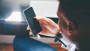 మీకు తెలియకుండా మీ ఫోన్ మీ పైనే నిఘా పెడుతుందని డౌటా..ఇలా చెక్ చేయండి.!