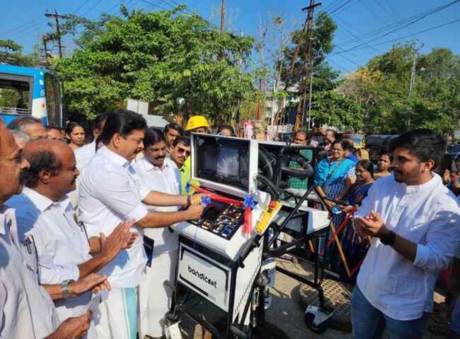 മാൻഹോളിലെ മനുഷ്യന്റെ ഭീകരാവസ്ഥക്ക് അന്ത്യം; ഇന്ത്യയിലെ ആദ്യത്തെ  Robot കേരളത്തിൽ!