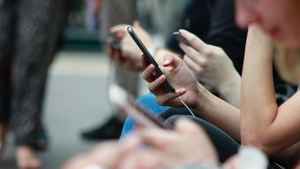 Phone tips: ഒരു പൊട്ടിത്തെറി ഒഴിവാക്കാൻ ചെറുതായെങ്കിലും ശ്രദ്ധിച്ചാൽ മതി!