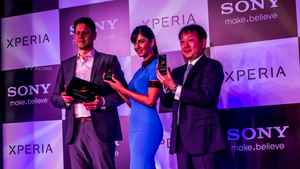 ഫോണിന്റെ പെരുമക്കൊപ്പം കൂടിയ താരങ്ങൾ