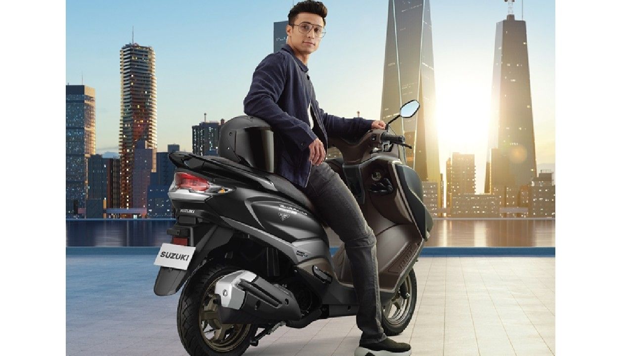 Suzuki Burgman Street EX ஸ்கூட்டர் இந்தியாவில் ரூ.1 லட்சத்து 12 ஆயிரத்துக்கு அறிமுகமானது.