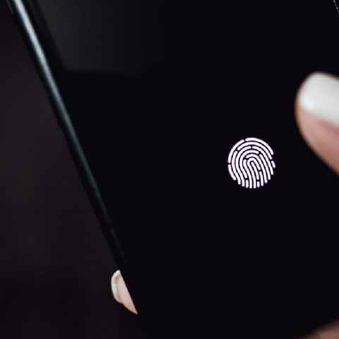 தப்பி  தவறி கூட இந்த 10 விஷயத்தை  வாட்ஸ்அப்பில்  செய்யாதீங்க.