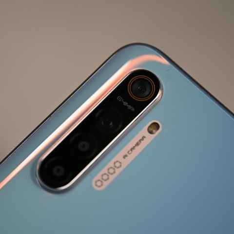 REALME X2 VS REALME XT: इथे जाणून घ्या किंमत आणि स्पेसिफिकेशन्स मधील फरक