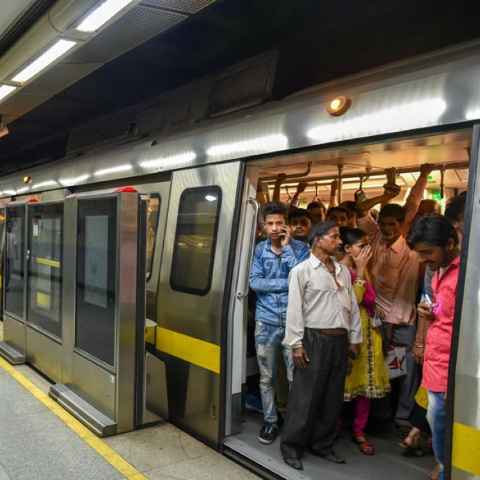 கார்டும் வேண்டாம் டோக்கனும் வேண்டாம் மொபைல் இருந்தால் போதும் Metro ஸ்டோசன் என்ட்ரிக்கு.