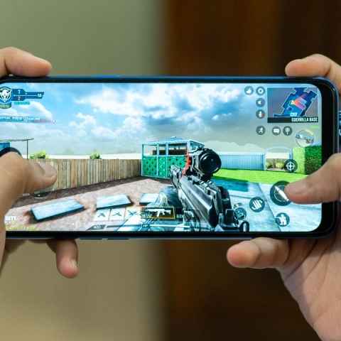 ஆன்லைன்  கிளாஸ்க்கு  உதவும் 10,000ரூபாயில்  இருக்கும்  லேட்டஸ்ட் ஸ்மார்ட்போன்.