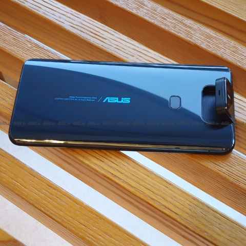 बजट से लेकर प्रीमियम सेगमेंट तक ये हैं सबसे बेहतर स्मार्टफोंस