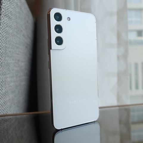 Samsung Galaxy S22 Review: The iPhone 13 alternative? - Vimarsana News
