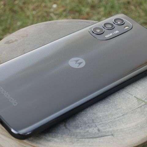 Moto G82 Review: Riding high on features and stock Android - Vimarsana News