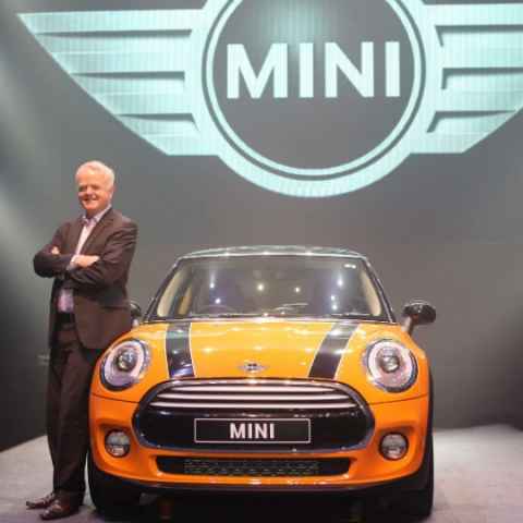 Bmw Launches The New Mini 3 Door 5 Door Cooper D Models In India