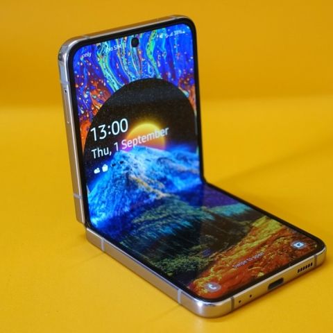 Samsung Galaxy Z Flip 4 5G Review: Flex, flip or flick - this unique flagship can handle it all - Vimarsana News